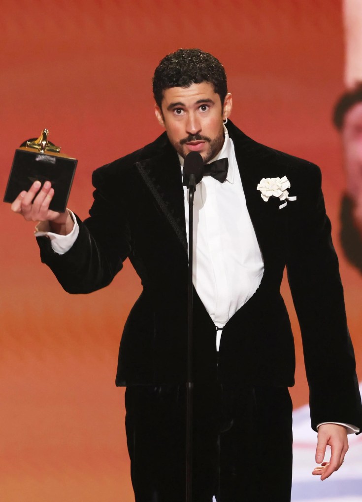 الأداء الأيقوني والدفاع عن الفنانين يسلطان الضوء على حفل توزيع جوائز غرامي الثامن والستين